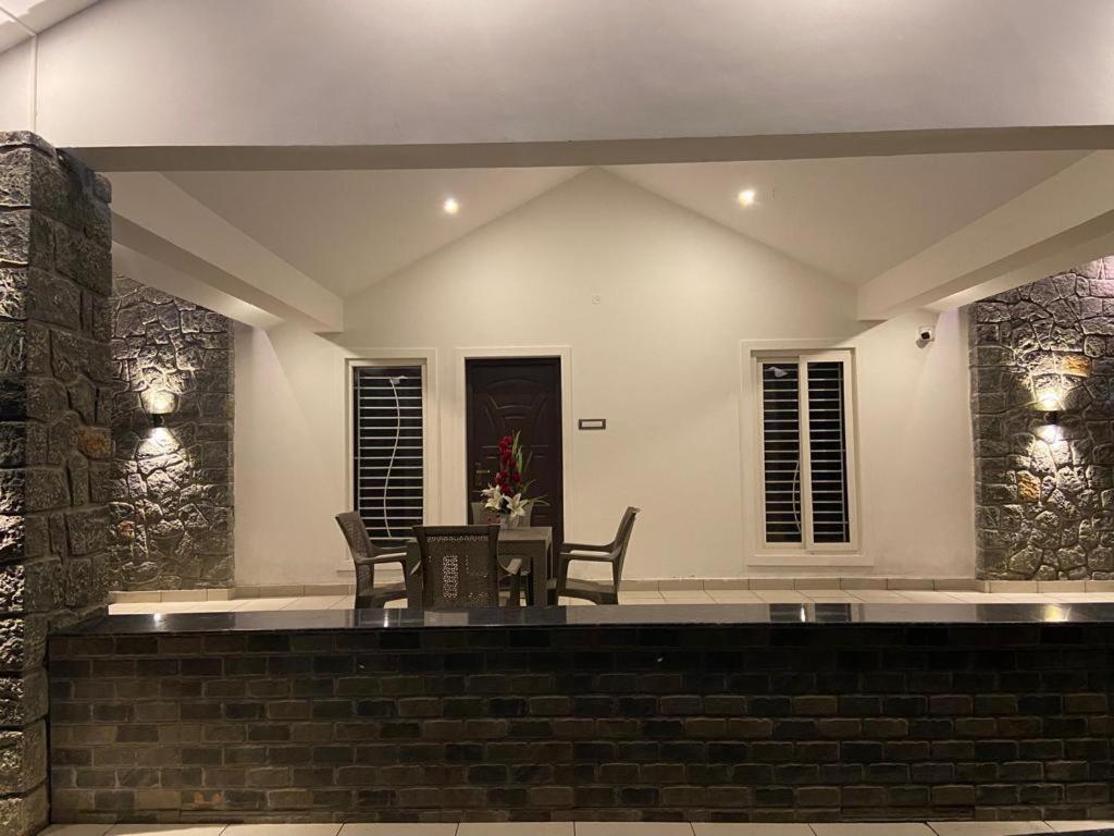 Rr Holiday Inn Kodaikanal Eksteriør billede
