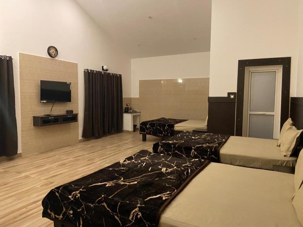Rr Holiday Inn Kodaikanal Eksteriør billede